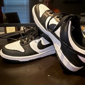 Nike boys Black and White Low-Top Sneakers